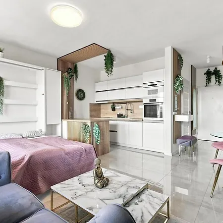 Stylish By Stadium With Balcony *