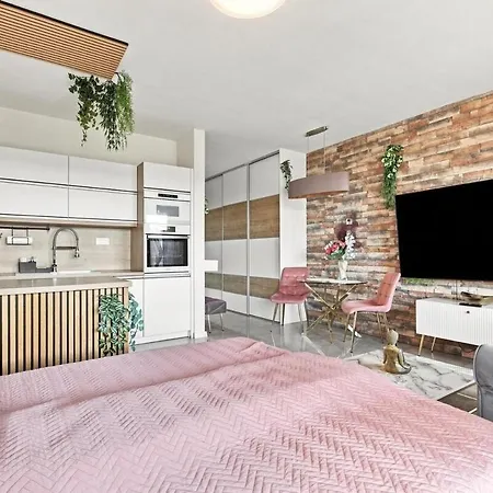 Stylish By Stadium With Balcony Apartmán *